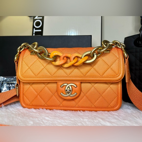 ❌SOLD!🔥CHANEL•Ombre Caviar Skin Quilted Bag Small - Picture 2 of 10